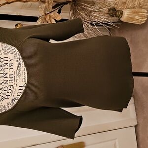 BRAND NEW WITH TAG OLIVE GREEN TAHARI ELBOW LENGTH TOP